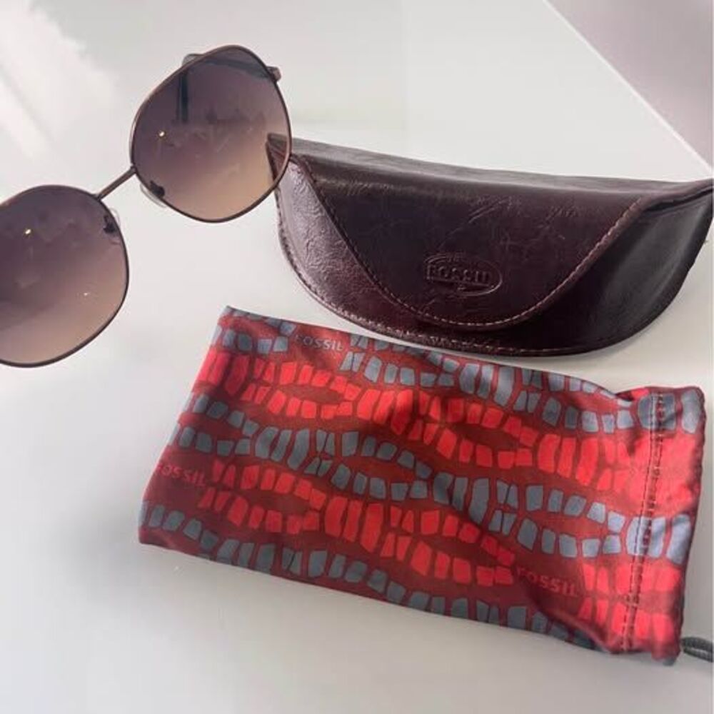 Vintage Fossil Sunglasses with Leather Case and Drawstring Bag Round Panto Style